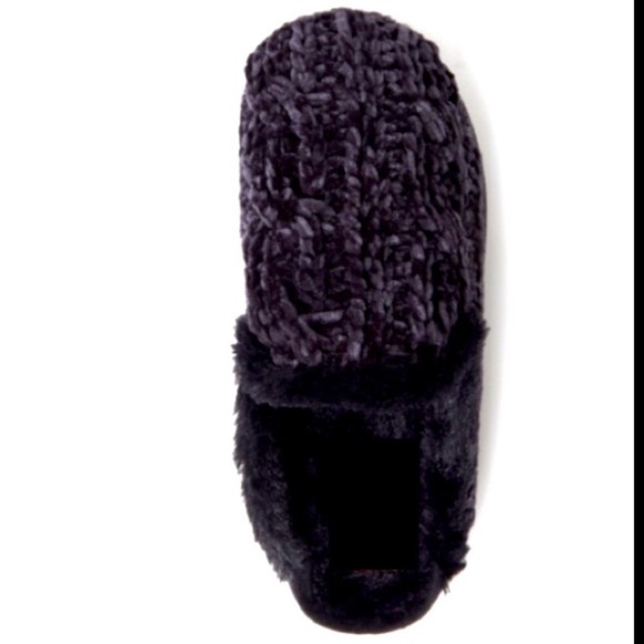 Memory foam, no slip faux fur slippers ONLY $7 when bundles W/4 or more items! - Picture 2 of 10